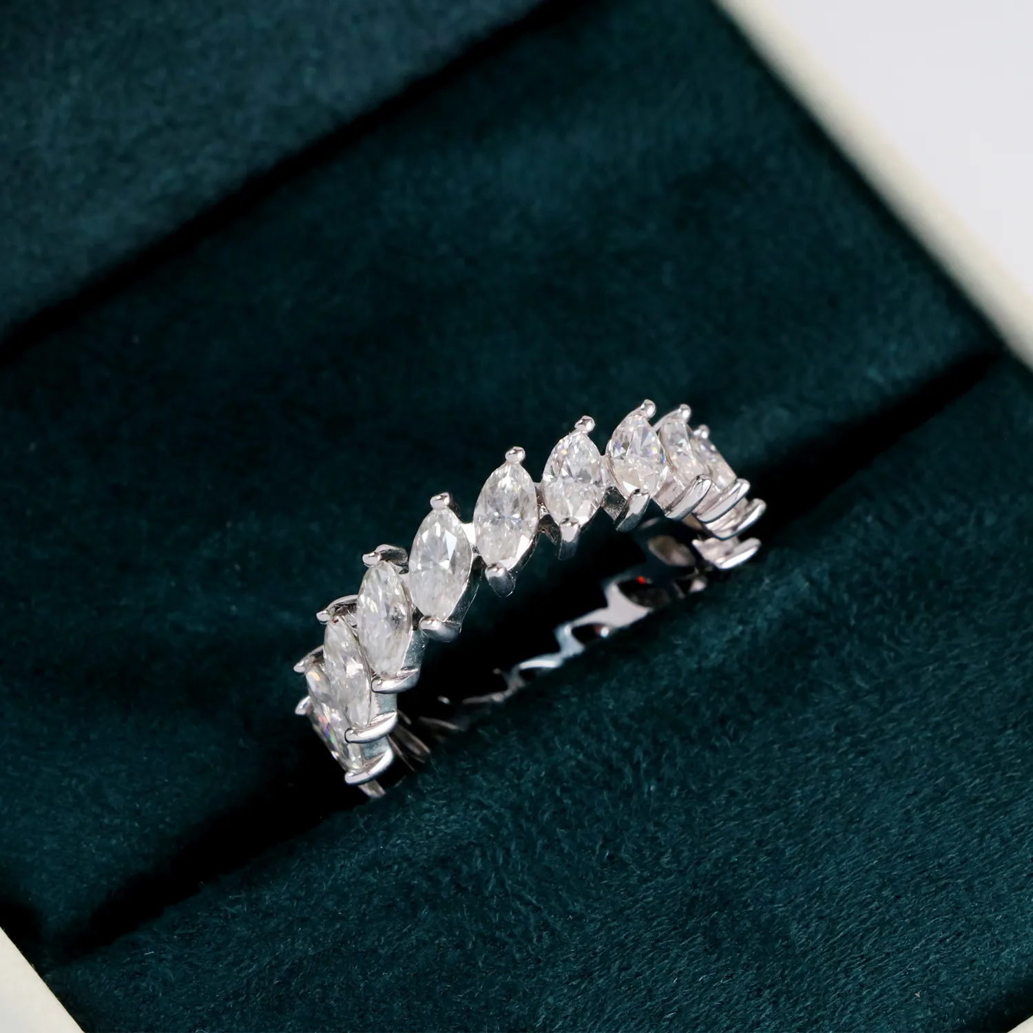 Aliança-navete-navetes-anel-0.3-quilates-diamante-moissanites-moissanitas-diamante-joias-sustentabilidade